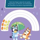 Ein Text fordert auf, einen Regenbogen mit Fingerabdrücken zu vervollständigen. Darunter sind zwei Comic-Hunde mit Regenschirm.
