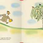 „Oh, ist das schön hier“, sagte das weiße Huhn. „Lass uns unter der Birke Picknick machen!“ Zwei Hühner laufen.