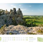 03 2027. Harzer Hexenstieg. Landschaft mit Felsen und grünen Feldern, darunter Kalender und Karte.