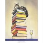 Eine Katze liegt auf einem Bücherstapel, daneben ein Glas Weißwein. Text: "Warum der Dichter Hadrian / Die Katzen..."