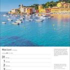 Mai/Juni, 31 Montag, 1 Dienstag, 2 Mittwoch... Landschaft mit bunten Häusern und Booten auf klarem Wasser.