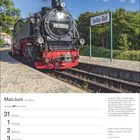 Mai/Juni, 22. Woche. Zwillingssymbol. Text über Lokomotiven. Dampflokomotive mit der Nummer 99 1781-6 im Bahnhof Sellin Ost.