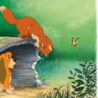 Texte: Cap folgt einem Schmetterling. Hundewelpe trifft Cap. Illustration: Ein Fuchs schaut von einer Brücke herab.