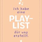 Text: "Ich habe eine PLAYLIST für uns erstellt." 
Pastellorange Hintergrund, Musiknoten, Herzsymbol.