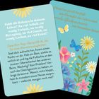 Zwei Karten mit Texten über Balance und Glücksmomente. Bunte Blumen und Schmetterlinge auf hellblauem Hintergrund.