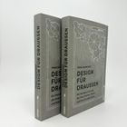 Zwei graue Bücher mit dem Titel "Design für Draußen" von Frida Ramstedt. Illustrationen eines Gartens auf dem Cover.