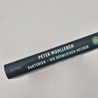 Buchrücken: "PETER WOHLLEBEN BAKTERIEN – DIE HEIMLICHEN HELDEN" und "MALIK". Schwarzer Hintergrund mit rundem Symbol.