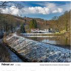 "Februar 2027. Ehemalige Feilenfabrik Ehls mit Stauetich in Remscheid-Schlepenpohl." Winterlandschaft mit Fabrik und Teich.