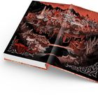 Text: "Morkt Tower", "Tribunal", "The Undercrypt", "Grand Chapel of Mercy". Illustration eines Buchs mit rotem Stadtdesign.