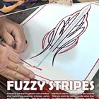 Text: "Fuzzy Stripes" und "Step by Step." Darunter eine detaillierte Illustration von Pinstripe-Kunst.