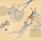 Links steht: „Weißt du, wer das ist?“, fragt Mama. Ein Baby krabbelt. Rechts: Ein Kind macht einen Handstand. Schatten und Schmetterlinge.