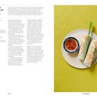 Text: "FRISCHE SOMMERROLLEN", "Gỏi Cuốn". 
Links Rezeptanleitung, rechts Teller mit Sommerrollen und Dip.