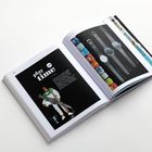 „play time“ steht groß geschrieben. Sie zeigt Uhren mit bunten Armbändern und zwei eleganten Uhren auf schwarzem Hintergrund.