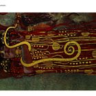 Text: "Hygieia aus Die Medizin", "1900-1907". Eine detaillierte Illustration einer Frau mit roten und goldenen Ornamenten.