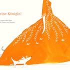 Text: "... an eine Königin! Eine Königin mit einem großen Palast. Dann hätte er viele Zimmer zum Erkunden."  
Illustration: Ein orangefarbenes Kleid mit weißen Muster. Ein Hund mit Krone und eine Katze.