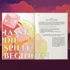 "LASST DIE SPIELE BEGINNEN". Links farbige Würfel auf Hintergrund mit Farbklecksen. Rechts Text über "Pen & Paper" Rollenspiele.