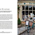 Texte: "Fine Teas", "Fresh Coffee", "LONDON TEATIME", "TEA ROOMS". Illustration mit einem charmanten, traditionellen Teehaus.