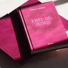 Buchtitel: "FREUDE Das Leben ins Herz schließen" von Melanie Wolfers. Cover in Lila mit goldenen Punkten.