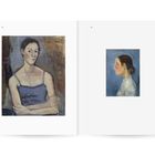 Links die Zahl 78, rechts die Zahl 79. Zwei Porträts: Links frontal, Frau in Blau. Rechts Profil, Frau in Weiß.