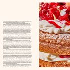 Frühling, Fluffige Rhabarber-Biskuit-Torte. Ein Rezept mit Zutaten und Anweisungstext. Rechts ein Bild der Torte in Nahaufnahme.