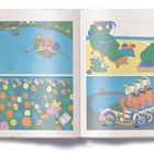 "Stories and Poems." Illustrationen zeigen Tiere in verschiedenen Szenen: im Boot, am Strand, in einem Blumenfeld, und auf Motorrädern.