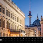 Text: Berlin 03, Palais am Festungsgraben und Berliner Fernsehturm. Kalenderansicht unten. Gebäude im Vordergrund, Turm dahinter.