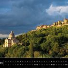 Toskana 03; Montepulciano mit Kirche Madonna di San Biagio; Kalenderansicht; hügelige Landschaft mit Kirche und Dorf.