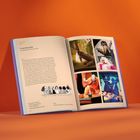 „FLACHSLAND HAMBURGER PUPPENTHEATER“ und Texte mit Bildern von Theateraufführungen.