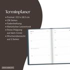 Terminplaner: Format 13,5x18,5cm, 136 Seiten, Fadenheftung, Leinenlook, Prägung, Wochenübersicht. Rechts ein geöffneter Planer.