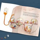 Texte beschreiben Chemotherapie und ihre Wirkung. Illustration zeigt einen Körper mit kleinen, bunten, wuselnden Figuren.