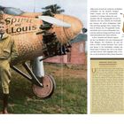 Text "CHARLES LINDBERGH [...] nach Paris."

Links ein Flugzeug, davor ein Mann in Fliegerkleidung. Rechts eine lesende Gruppe.