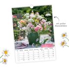 Text: "mit großen Blumenbildern", "Juni"
Kalenderblatt: Bunter Blumenstrauß in grünem Eimer auf einem Tisch.