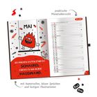 Mai 2027, Kalenderseite, links rotes Monster auf Schaukel: "Bei manchen Leuten stand die Schaukel zu nah an der Hauswand."