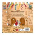 "Es war einmal vor gar nicht allzu langer Zeit im Märchenland… Kennst du alle Märchenfiguren und kannst ihr helfen?" 

Eine Illustration eines geschäftigen Märchenschlosses mit bunten Girlanden, einer Frau auf einem weißen Pferd, einem Kind, Vögel und Figuren um das Schloss.