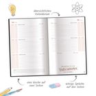 Überschrift: "übersichtliches Kalendarium". Zitat: "Rausgehen ist wie Fenster aufmachen, nur krasser." Illustration von Glühbirne und Atommodell.