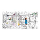 Eine Illustration mit Märchenszenen: ein Schloss mit Figuren, Bäumen, Tieren und Blumen, einige Figuren sind farbig.