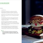 HANDKÄS-BURGER. Zutatenliste und Zubereitung für zwei Burger. Tipp: Sauerkraut mit Habanero verfeinern. Rechts saftiger Burger.