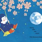 Text: "Swing with me, moon. Pink blossoms bloom." Illustration: Ein Kind schaukelt an Blüten, Mond und Sterne im Hintergrund.