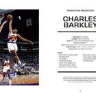 MINIATURE MOUNTAIN  
CHARLES BARKLEY  
Nickname: Sir Charles  
College: Auburn University  
Draft: No. 5 pick, 1984, Philadelphia 76ers  
Seasons in NBA: 16  
Teams: Philadelphia 76ers, Phoenix Suns, Houston Rockets  
Height/Weight: 6 feet, 6 inches, 252 pounds  
Superpower: Versatility, Physicality

Links: Basketballspiel zweier Spieler in einem Stadion.