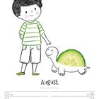 Illustration eines Jungen mit gestreiftem Shirt neben einer Schildkröte mit Gurkenscheibenpanzer, dazu Monat August.