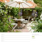 29. Woche, Juli 2027. Kalenderansicht mit Sitzgruppe unter einem Sonnenschirm auf einer blühenden Terrasse.