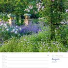 31. Woche, August 2027. Rosenobelisk im Garten mit blühenden Pflanzen umgeben und zwei Steinsäulen mit Töpfen.