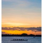 Kalenderwoche 35, August/September, mit Datum 30.8. bis 5.9. Rudervierer im Abendlicht vor orange-blauem Himmel.