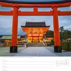 Kalenderseite. Text: "Shinto-Schrein Fushimi Inari-Taisha in Kyoto", Datum: 16.-22. August, 33. Woche. Rote Torii mit Schrein.