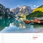 34. Woche, August 2027. Kalender zeigt ein See mit Bergen, Booten und einer Hütte. Tag 29 ist hervorgehoben.