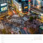 Kalenderseite: 23. bis 29. August, 34. Woche. Foto: Shibuya-Kreuzung, belebte Straßenszene mit vielen Menschen und Leuchtreklamen.