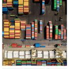 05 So, 35. Woche 2027, AUG/SEP. Luftaufnahme von Containerstapeln und Kränen in einem Hafenbereich.