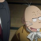 Ein lächelnder Cartoon-Charakter mit ausgeprägtem Schnurrbart in gelber Jacke, kariertem Schal, sitzt neben einem Anzugträger.