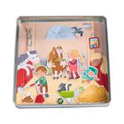 Illustration eines Stalls: Zwei Kinder kümmern sich um Ponys, umgeben von Stroh, Werkzeugen und einer Katze.