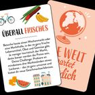 Links: „ÜBERALL FRISCHES“. Text über den Besuch von Märkten. Rechts: Illustration mit Globus, „DIE WELT wartet auf dich“.